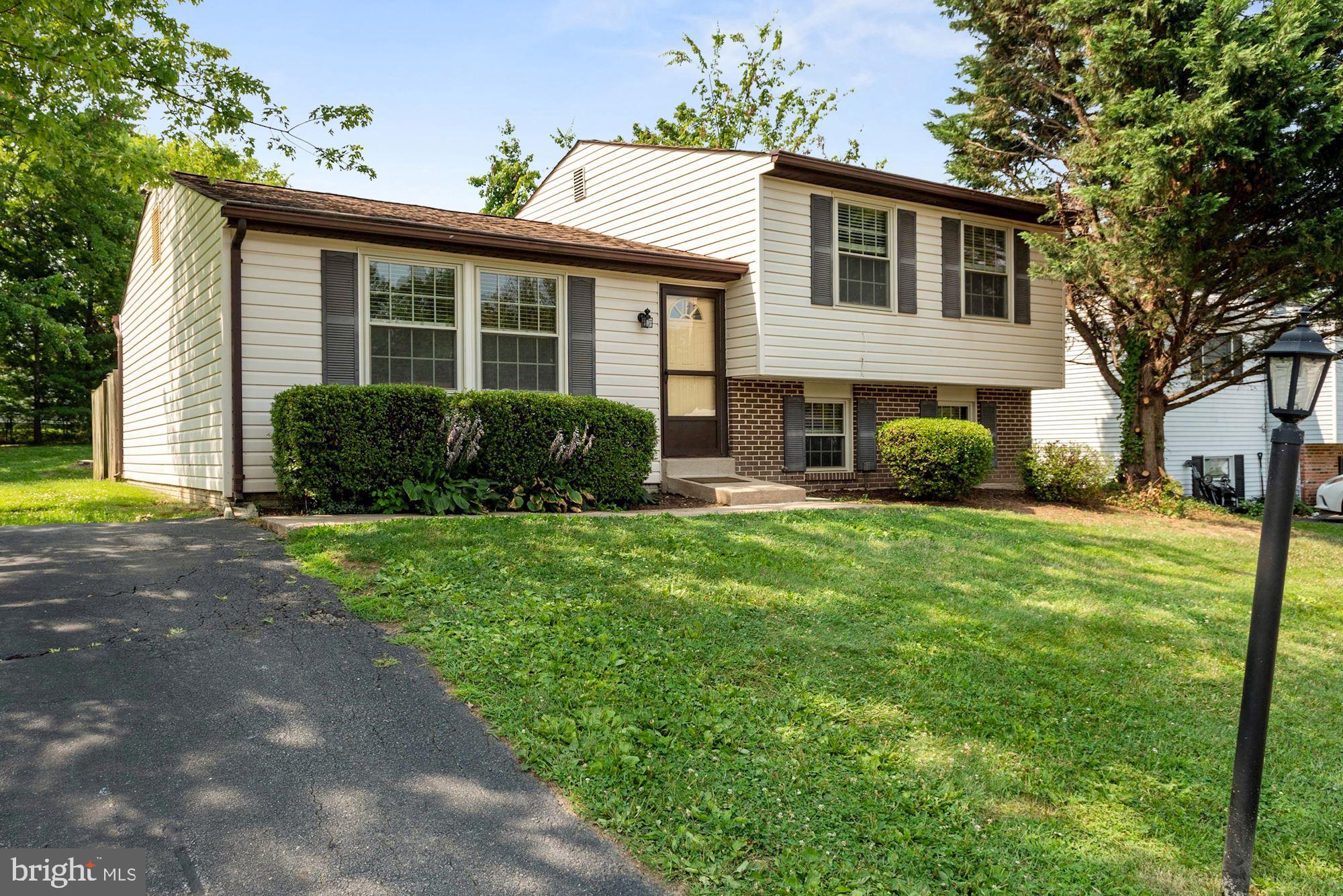 1104 East Beech Road Sterling, VA 20164 - Photo 3 of 32 Front of House