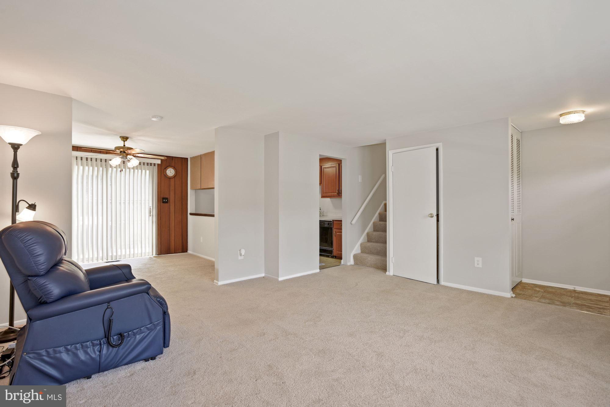 1104 East Beech Road Sterling, VA 20164 - Photo 8 of 32 Living Room