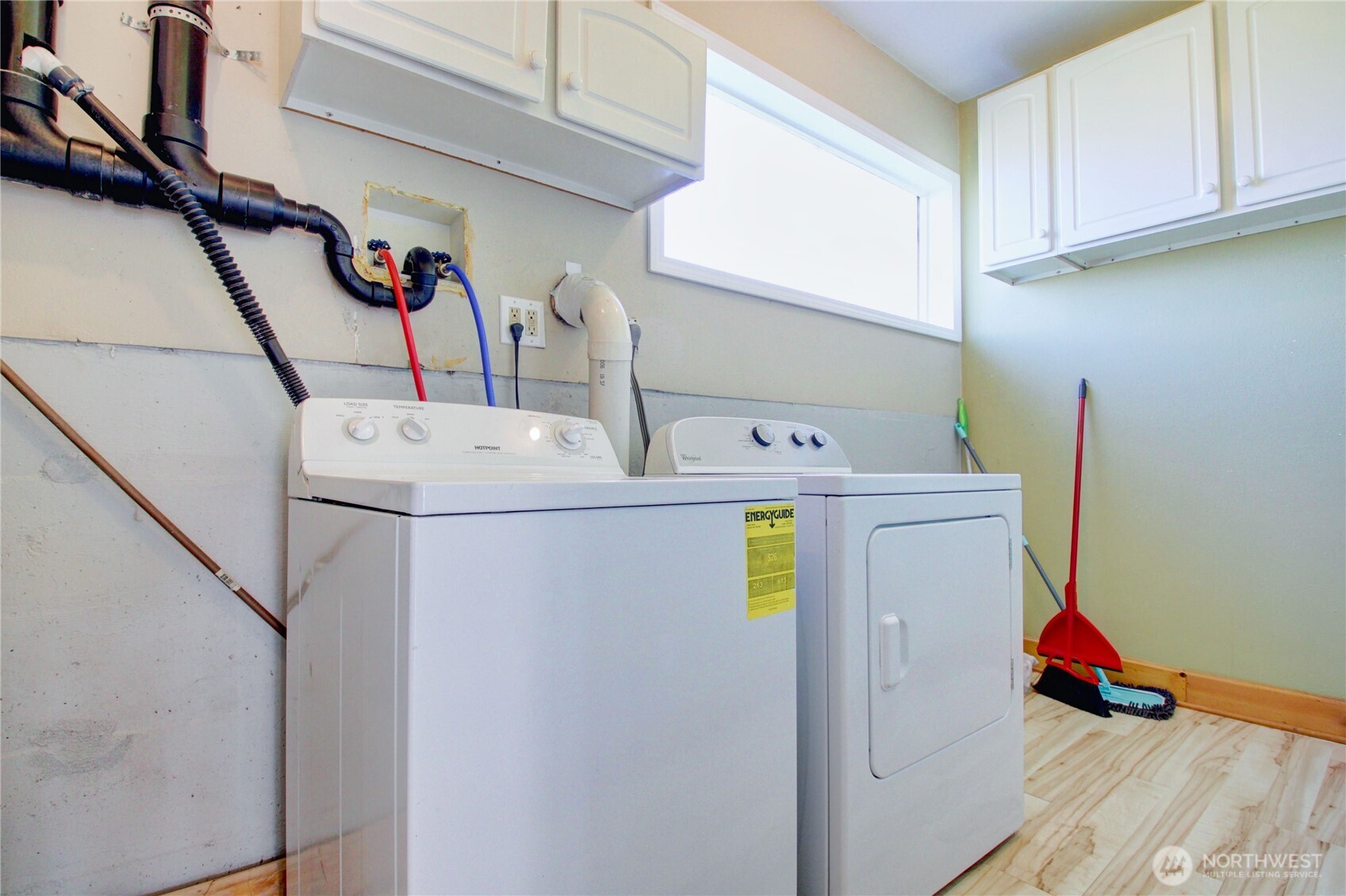 818 Serene View Road Camano Island, WA 98282 - Photo 29 of 39 a utility room with dryer and washer
