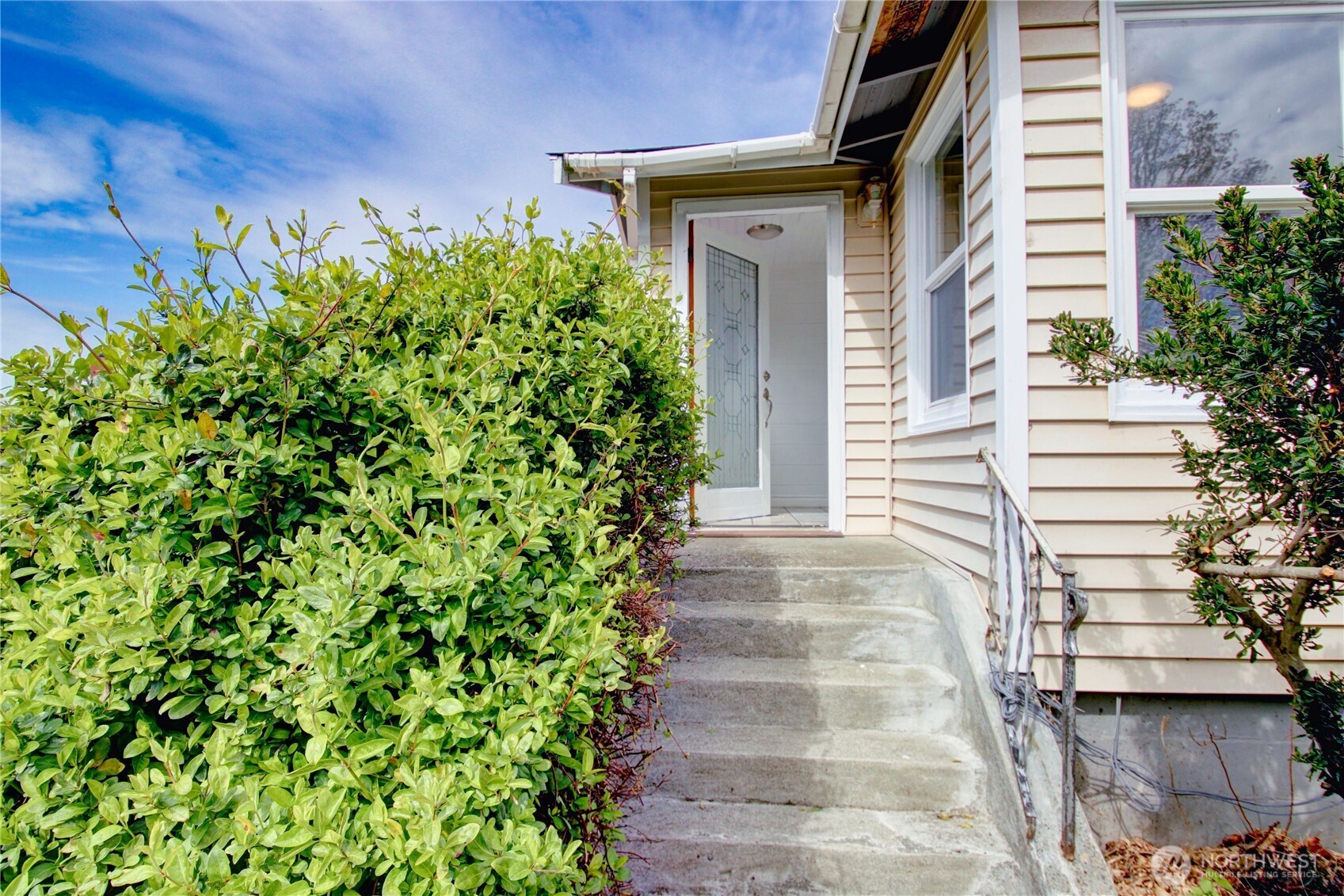 818 Serene View Road Camano Island, WA 98282 - Photo 8 of 39 a front view of a house with plants
