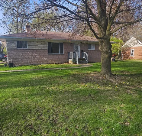 $279,900 | 23100 Mapleridge Drive, Southfield, MI 48075