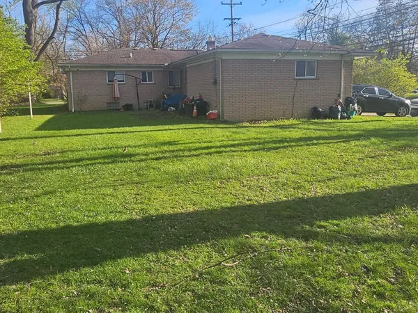 $279,900 | 23100 Mapleridge Drive, Southfield, MI 48075