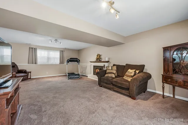 $375,000 | 730 Chestnut Court, Algonquin, IL 60102