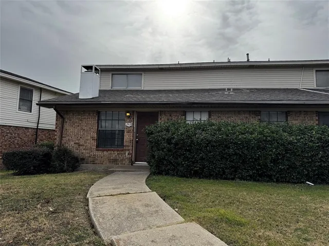 $1,895 | 2414 West Northgate Drive, Irving, TX 75062