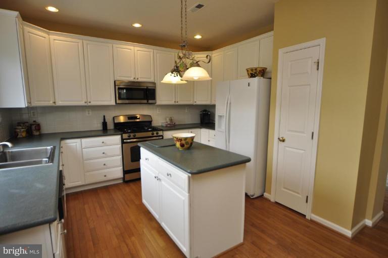 1331 Murray Downs Way Reston, VA 20194 - Photo 6 of 27 Kitchen #2