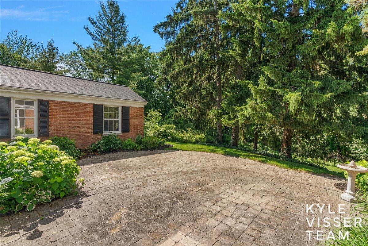 2089 Robinson Road Southeast Grand Rapids, MI 49506 - Photo 57 of 73 Patio