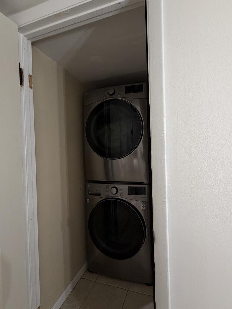 512 5th Lane Greenacres, FL 33463 - Photo 28 of 34 Laundry