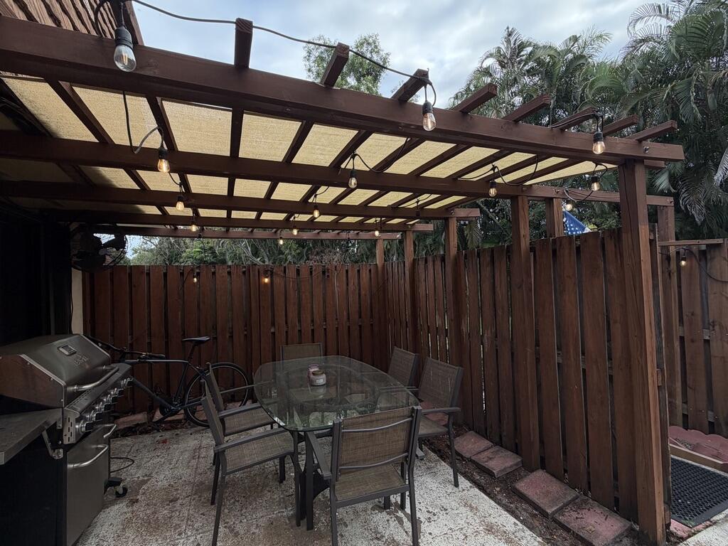 512 5th Lane Greenacres, FL 33463 - Photo 5 of 34 Courtyard