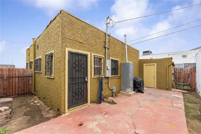 a view of a storage & utility room