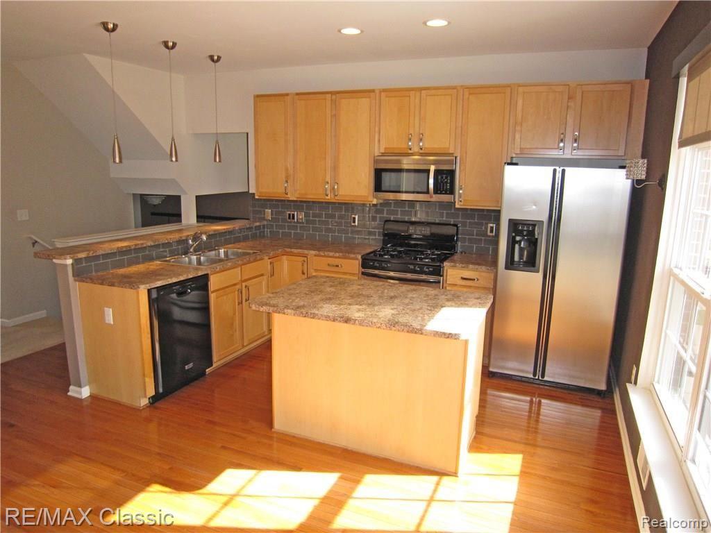 601 Cherry Orchard Road, Unit 142 Canton, MI 48188 - Photo 4 of 27