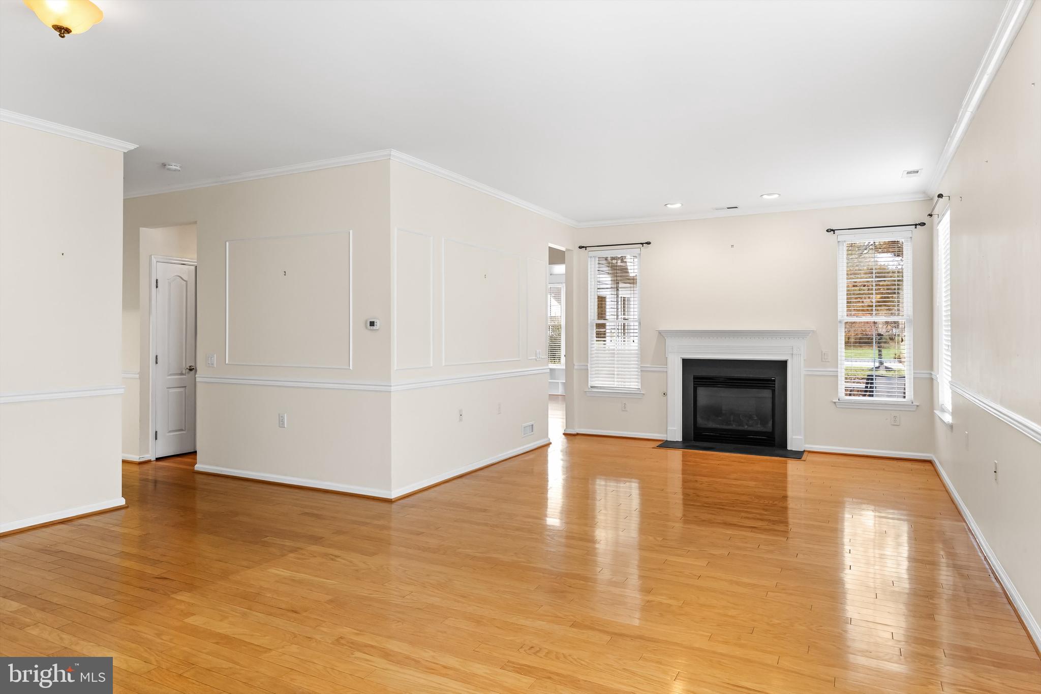 25 Violet Court Marlton, NJ 08053 - Photo 5 of 37 Living room with gas fireplace