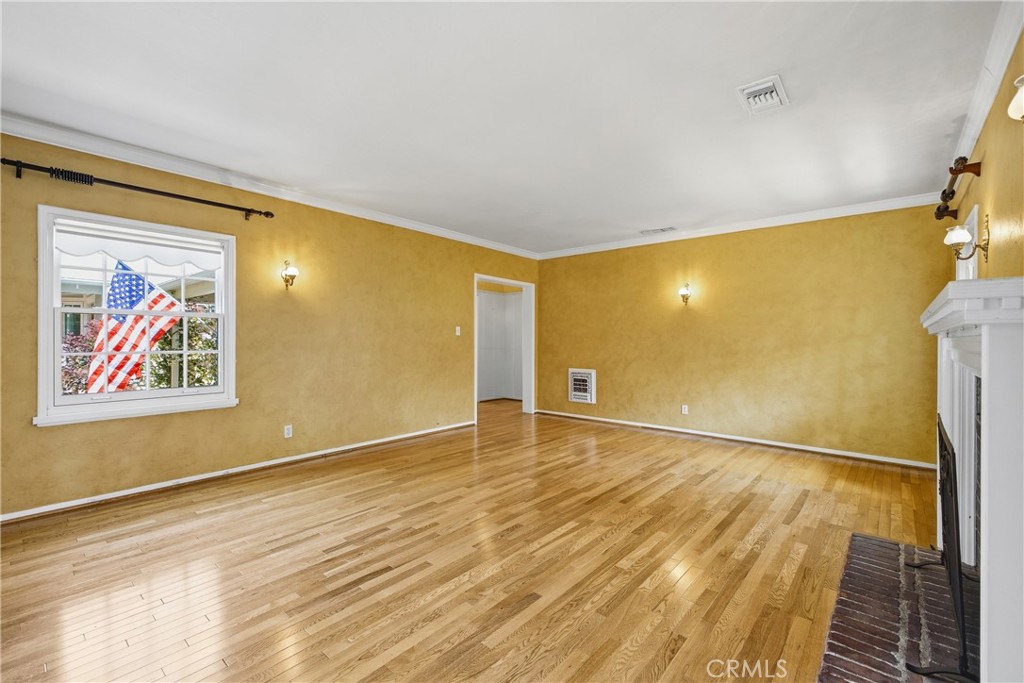 541 East Woodbury Road Altadena, CA 91001 - Photo 10 of 48