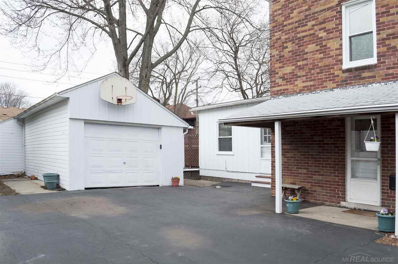 1019 Nottingham Grosse Pointe, MI 48230 - Photo 30 of 32 31315758-29.JPG