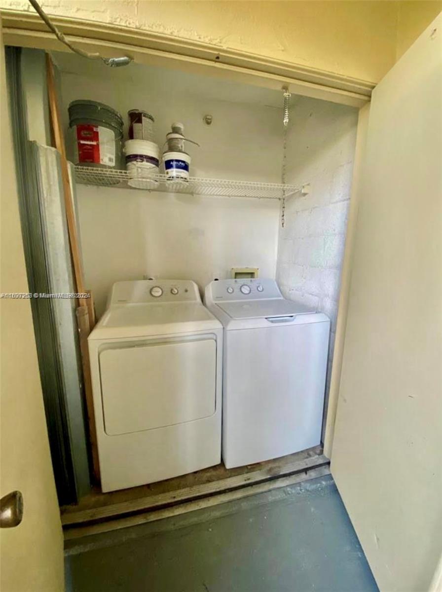 430 South Park Road, Unit 3204 Hollywood, FL 33021 - Photo 8 of 9 a utility room with dryer and washer