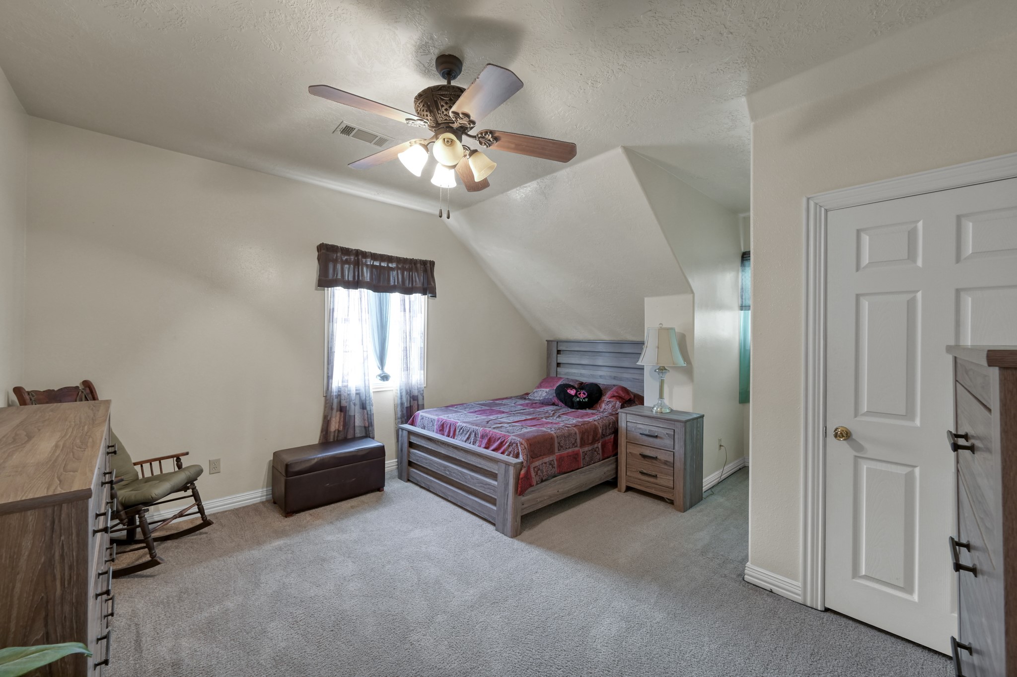 144 Wood Farm Road Huntsville, TX 77320 - Photo 21 of 35 a bedroom with bed and window