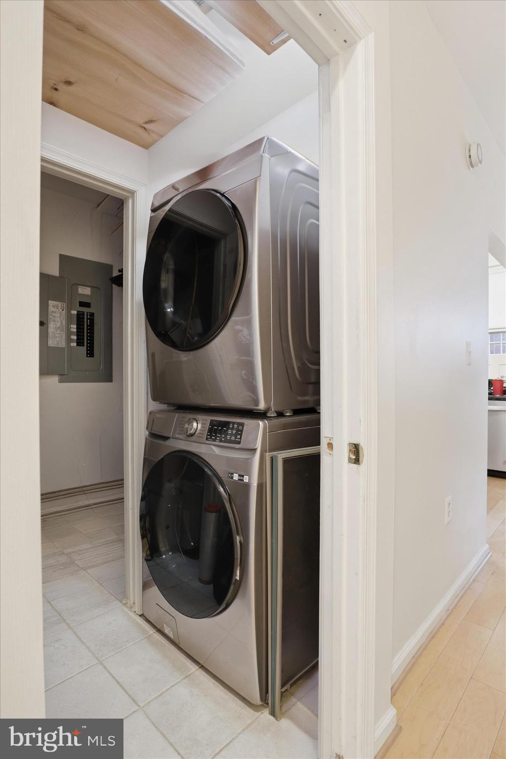 257 14th Street Southeast, Unit B Washington, DC 20003 - Photo 8 of 23 Washer/dryer (new in 2023)