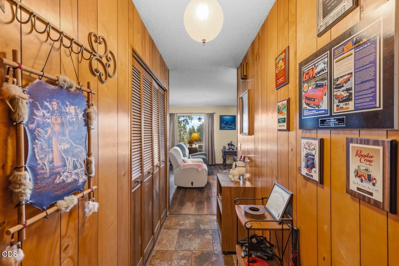 758 Summit Loop Grants Pass, OR 97527 - Photo 4 of 37 Gallery Image 4