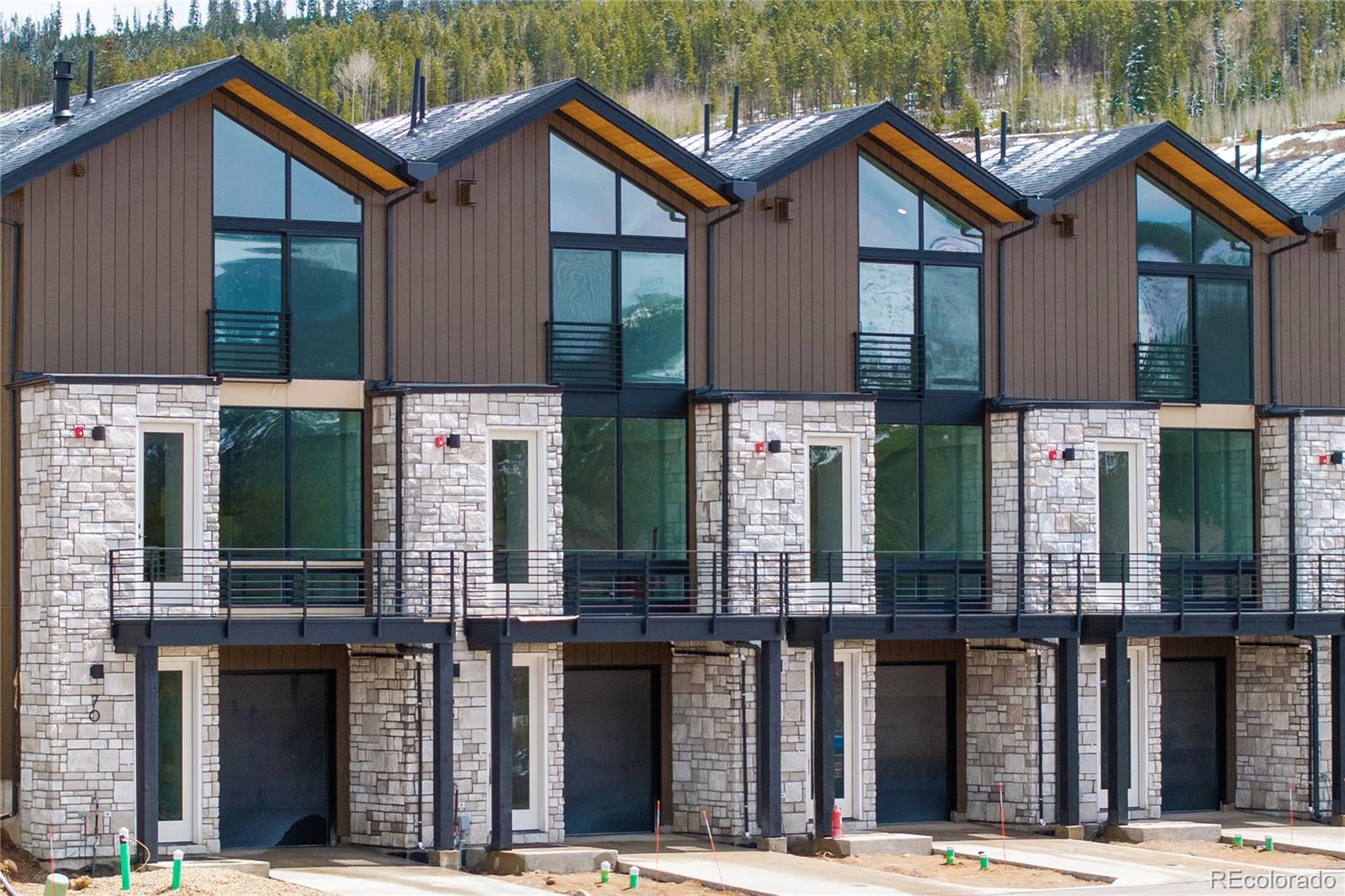a view of a house with street