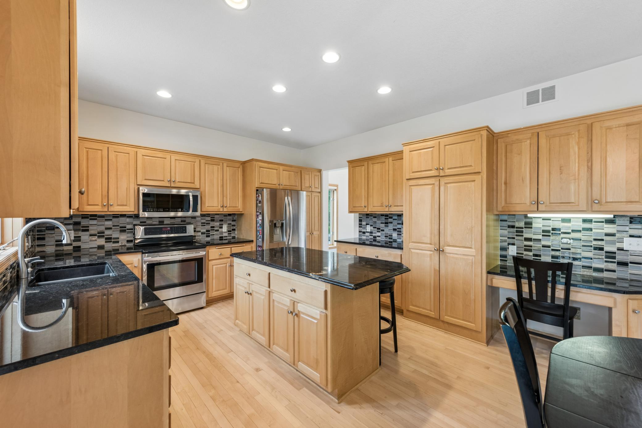 9257 Shetland Road Eden Prairie, MN 55347 - Photo 6 of 46