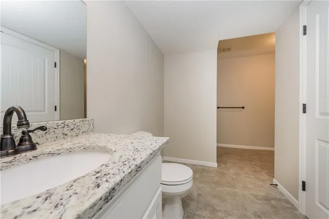 $2,100 | 407 Golfview Drive, Pleasant Hill, MO 64080