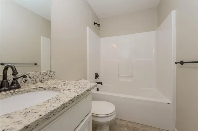 $2,100 | 407 Golfview Drive, Pleasant Hill, MO 64080