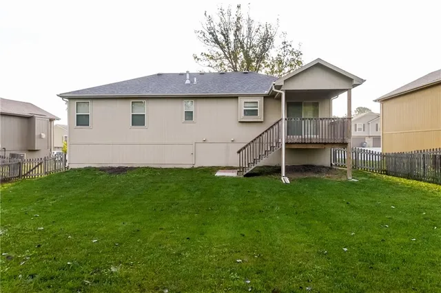 $2,100 | 407 Golfview Drive, Pleasant Hill, MO 64080