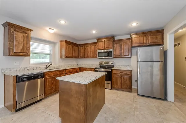 $2,100 | 407 Golfview Drive, Pleasant Hill, MO 64080