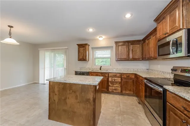 $2,100 | 407 Golfview Drive, Pleasant Hill, MO 64080