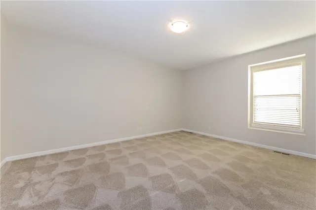 $2,100 | 407 Golfview Drive, Pleasant Hill, MO 64080