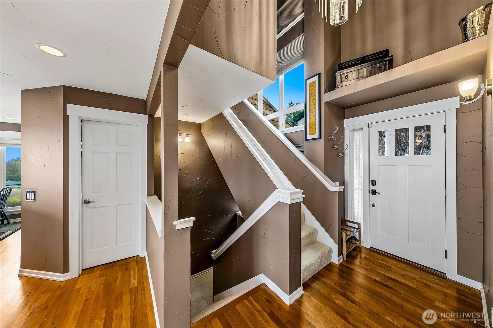 6595 Anderson Road Clinton, WA 98236 - Photo 13 of 40 a view of an entryway