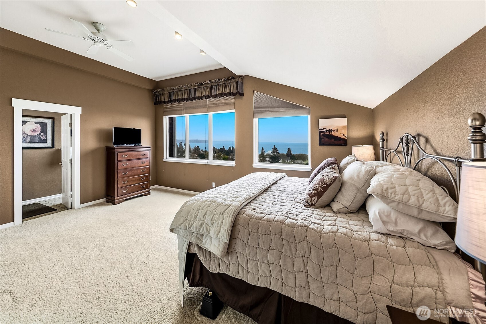 6595 Anderson Road Clinton, WA 98236 - Photo 27 of 40 a bedroom with a large bed and a large window