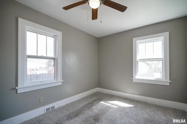 $74,900 | 518 East Arcadia Avenue, Peoria, IL 61603