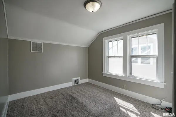 $74,900 | 518 East Arcadia Avenue, Peoria, IL 61603