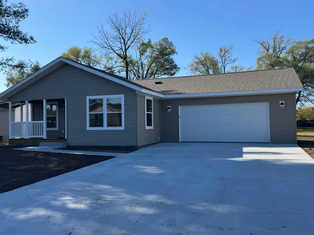 $291,500 | 137 Pine Cir Drive, Boscobel, WI 53805