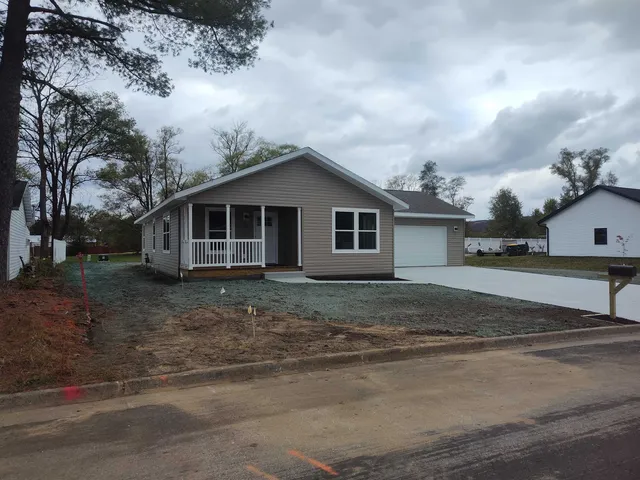 $291,500 | 137 Pine Cir Drive, Boscobel, WI 53805