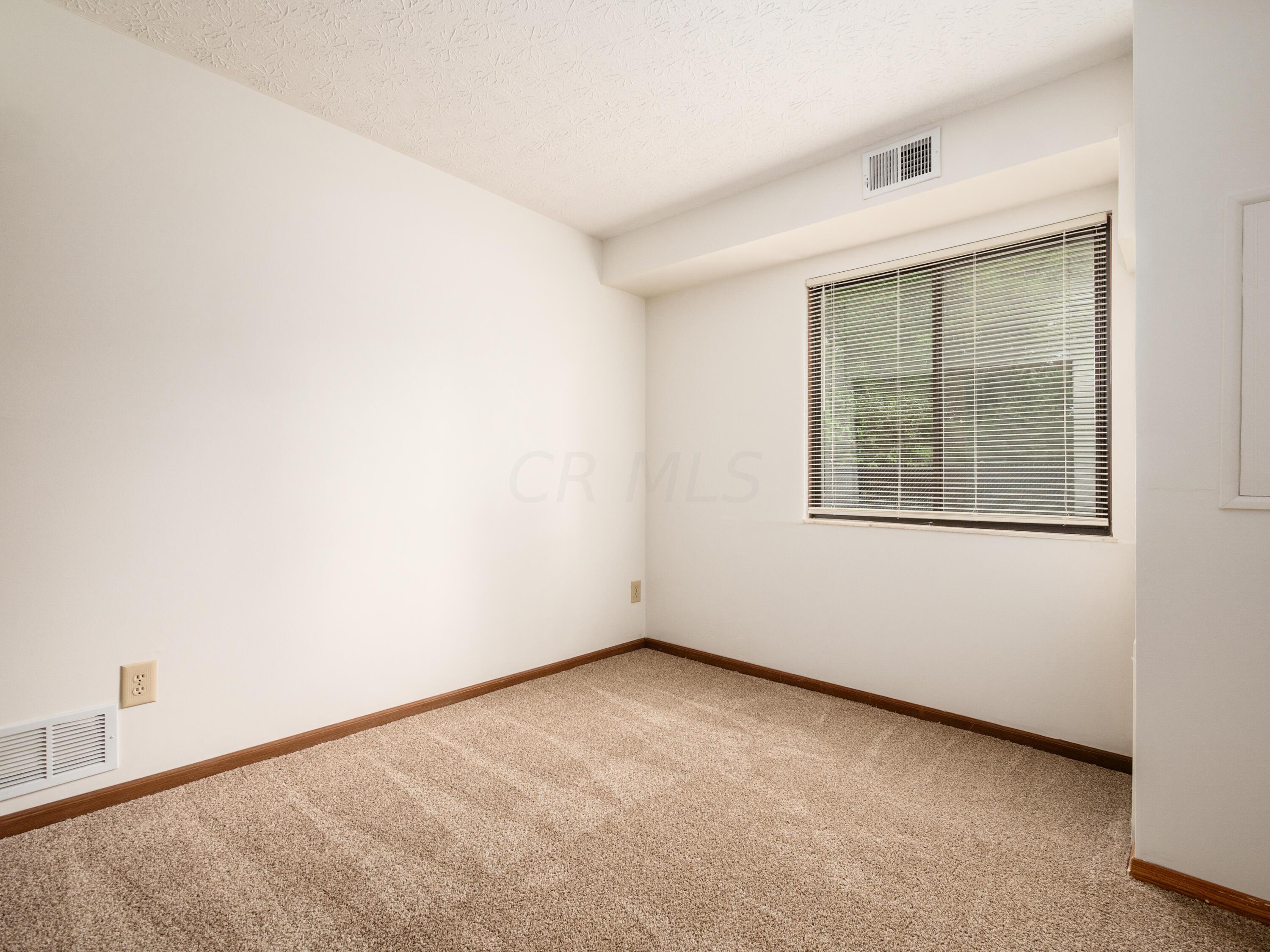 4117 Karl Road, Unit 106 Columbus, OH 43224 - Photo 12 of 18 N_4117_Karl_Rd_024