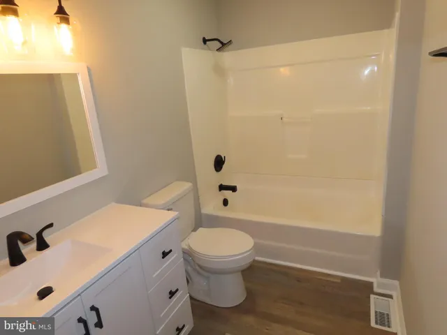 $2,350 | 1805 West 10th Street, Wilmington, DE 19805