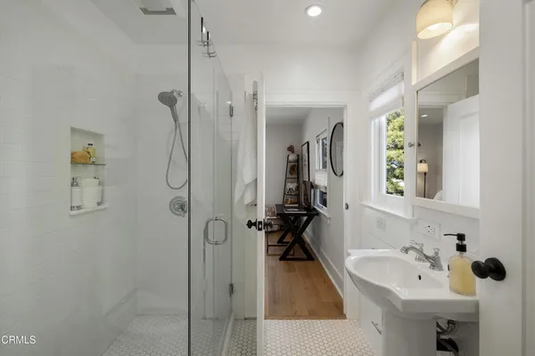 $1,090,000 | 930 North Catalina Avenue, Pasadena, CA 91104