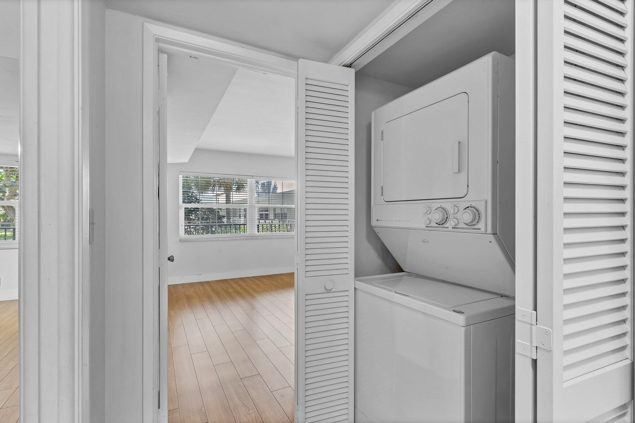 4007 North Cypress Drive, Unit 204 Pompano Beach, FL 33069 - Photo 25 of 44 14 Laundry Closet