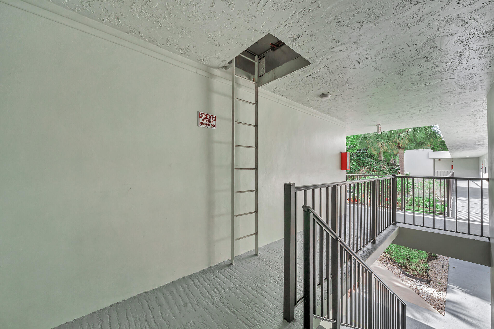 4007 North Cypress Drive, Unit 204 Pompano Beach, FL 33069 - Photo 33 of 44 2 Exterior (3)