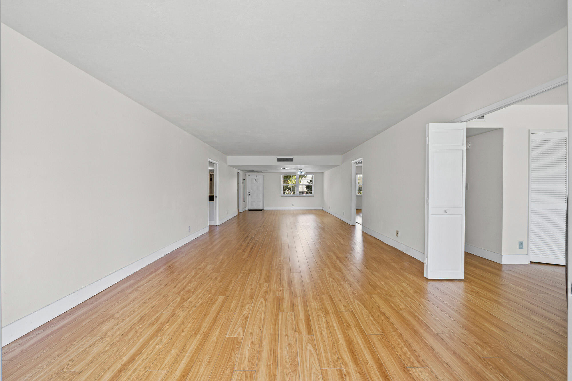 4007 North Cypress Drive, Unit 204 Pompano Beach, FL 33069 - Photo 7 of 44 12 Living Area