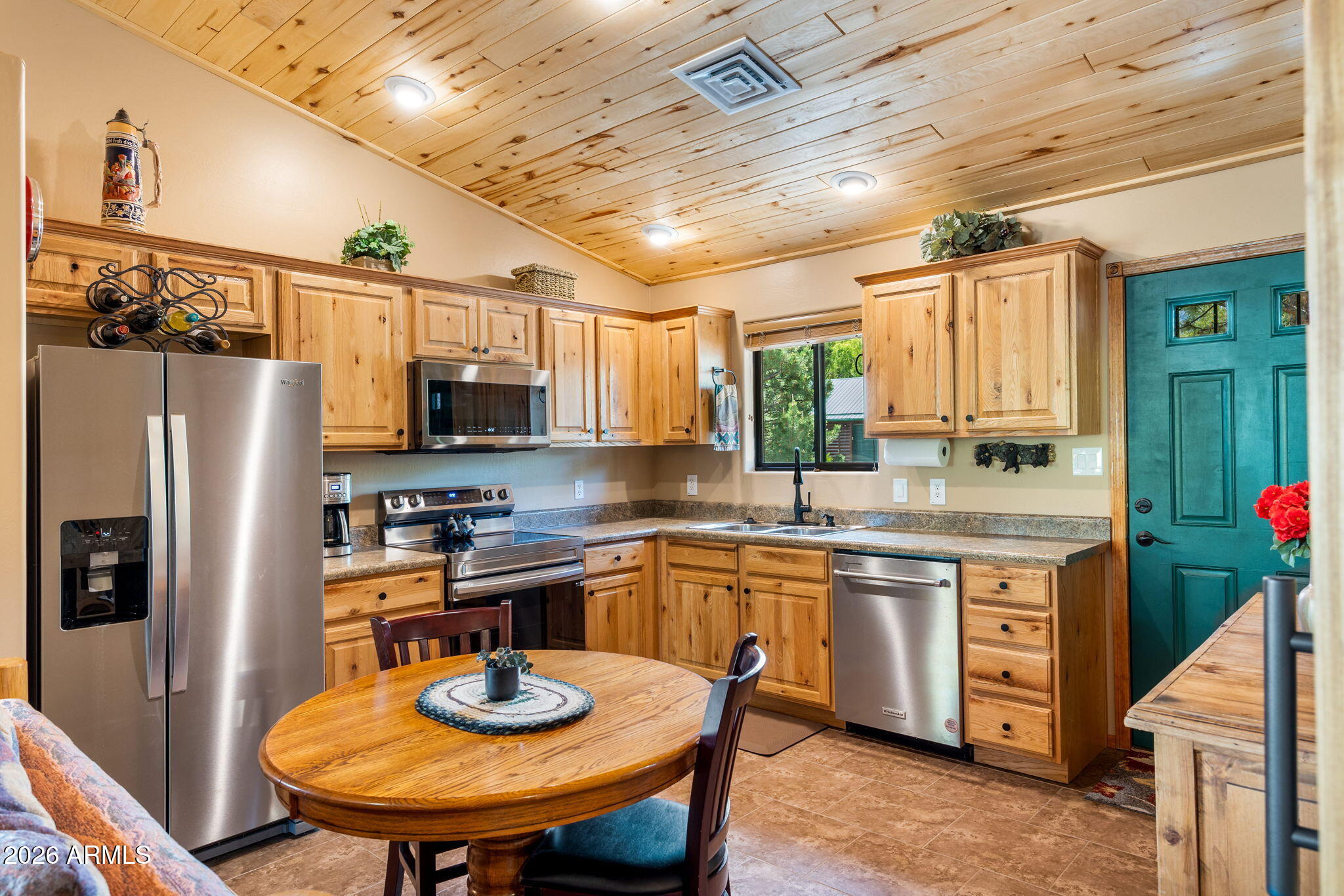 2336 Buffalo Loop Overgaard, AZ 85933 - Photo 11 of 41 KITCHEN