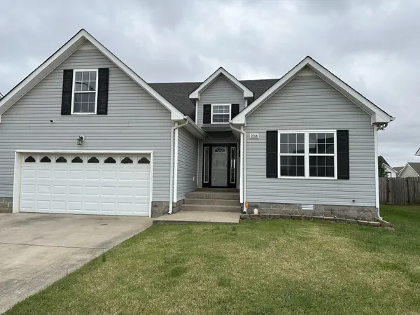 a view of house with backyard