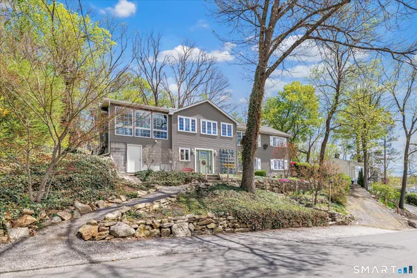 $668,000 | 13 Longview Drive, Brookfield, CT 06804
