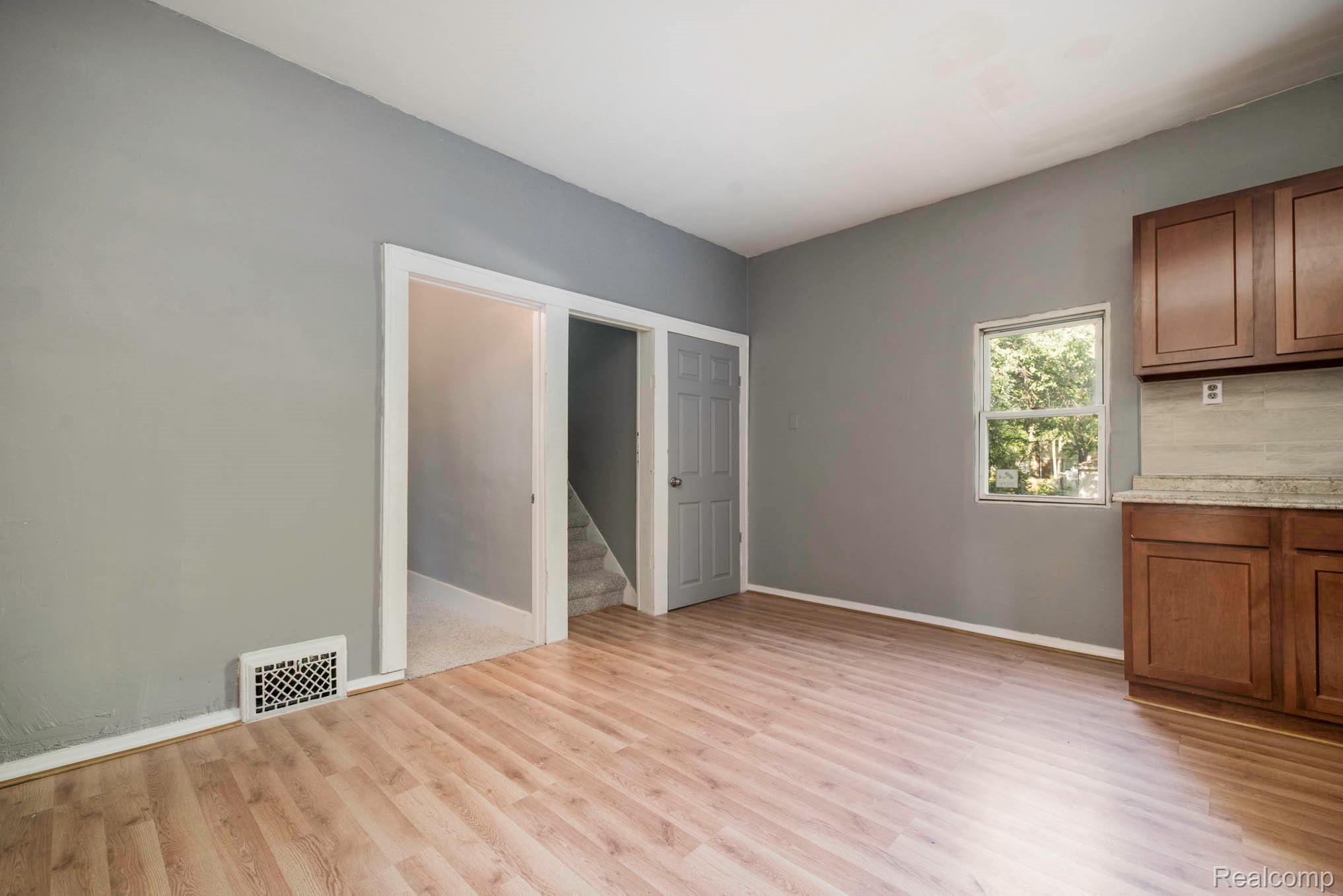 6406 Forrer Street Detroit, MI 48228 - Photo 14 of 25 DSC04977.JPG