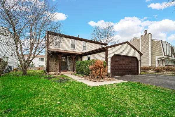 $374,000 | 593 Iroquois Trail, Carol Stream, IL 60188