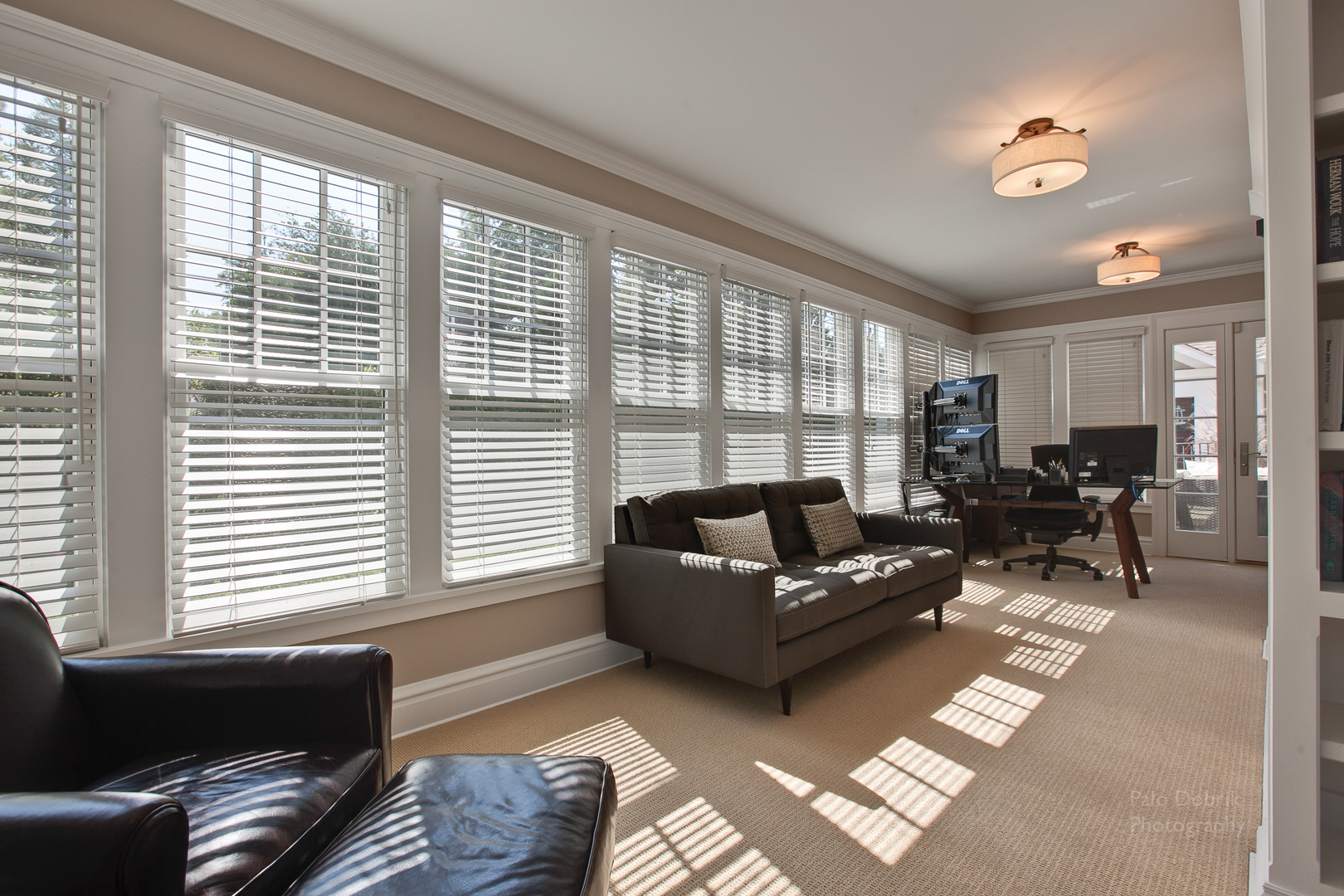 231 Franklin Road Glencoe, IL 60022 - Photo 12 of 49 a living room with furniture and a window