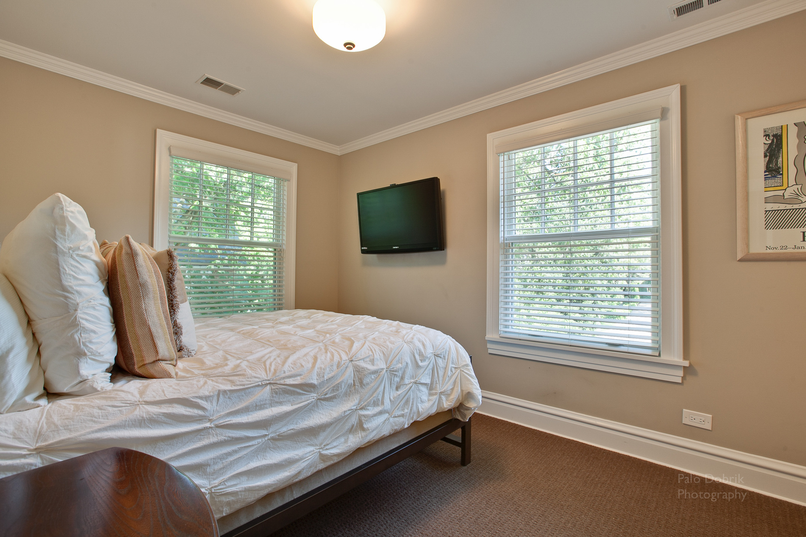 231 Franklin Road Glencoe, IL 60022 - Photo 24 of 49 a bedroom with a bed and flat screen tv