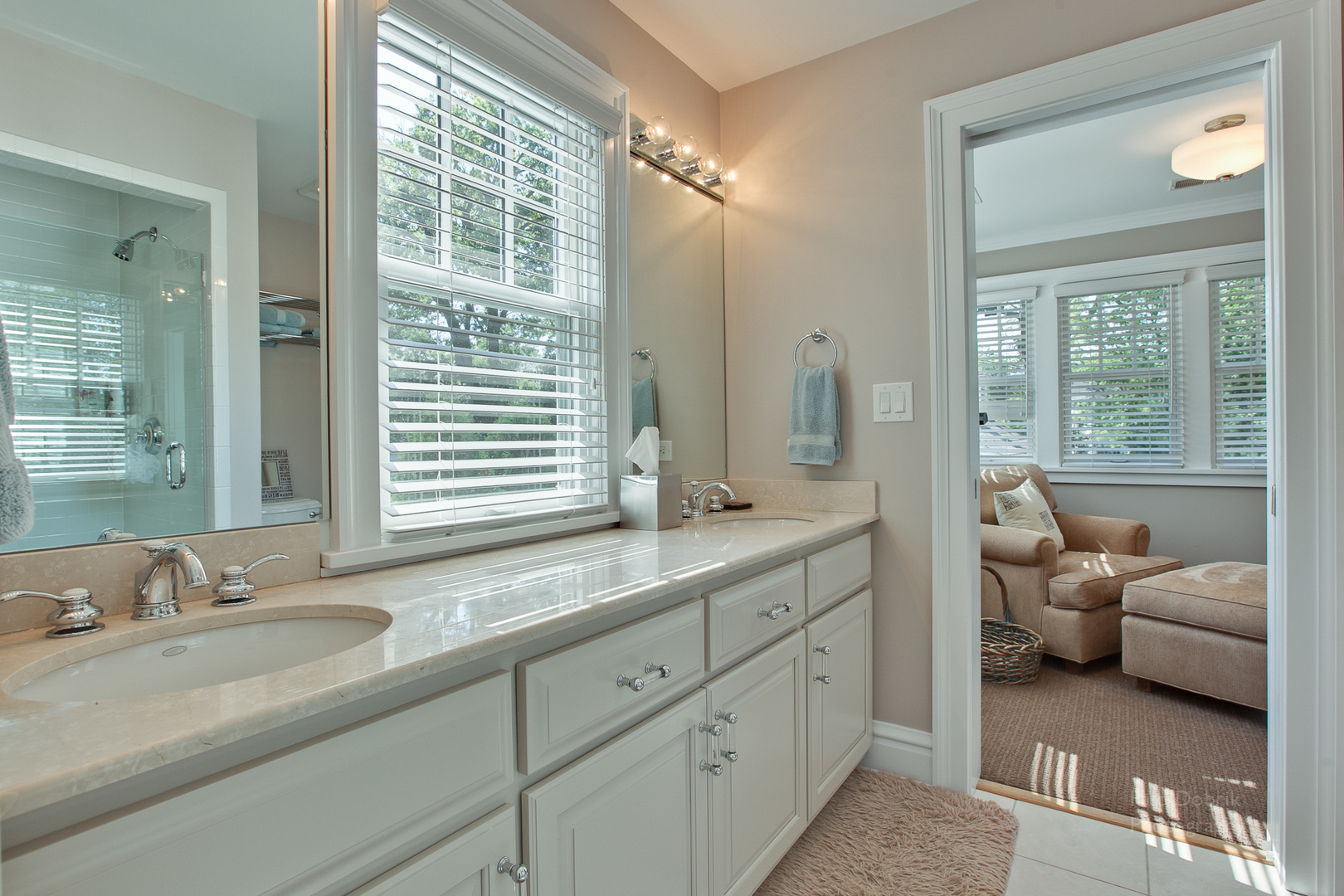 231 Franklin Road Glencoe, IL 60022 - Photo 29 of 49 a en suite bathroom with sinks mirror and a bathtub