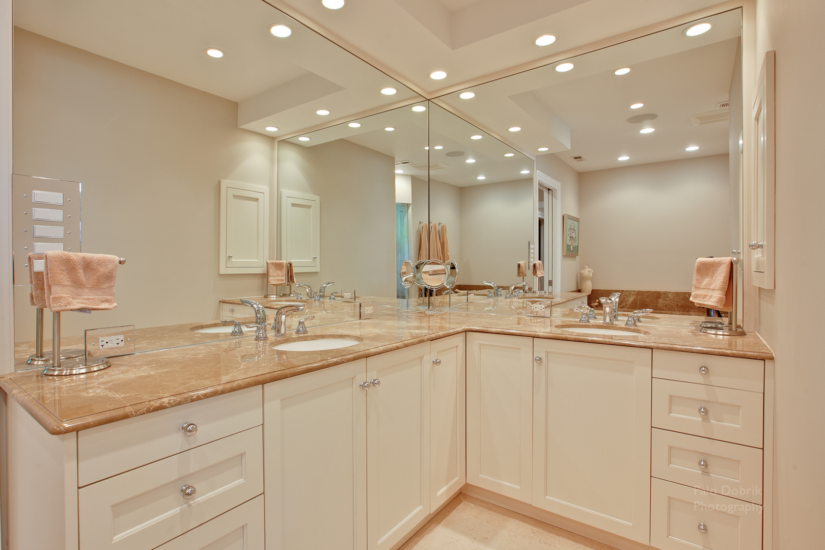 231 Franklin Road Glencoe, IL 60022 - Photo 33 of 49 a bathroom with a sink vanity and a mirror
